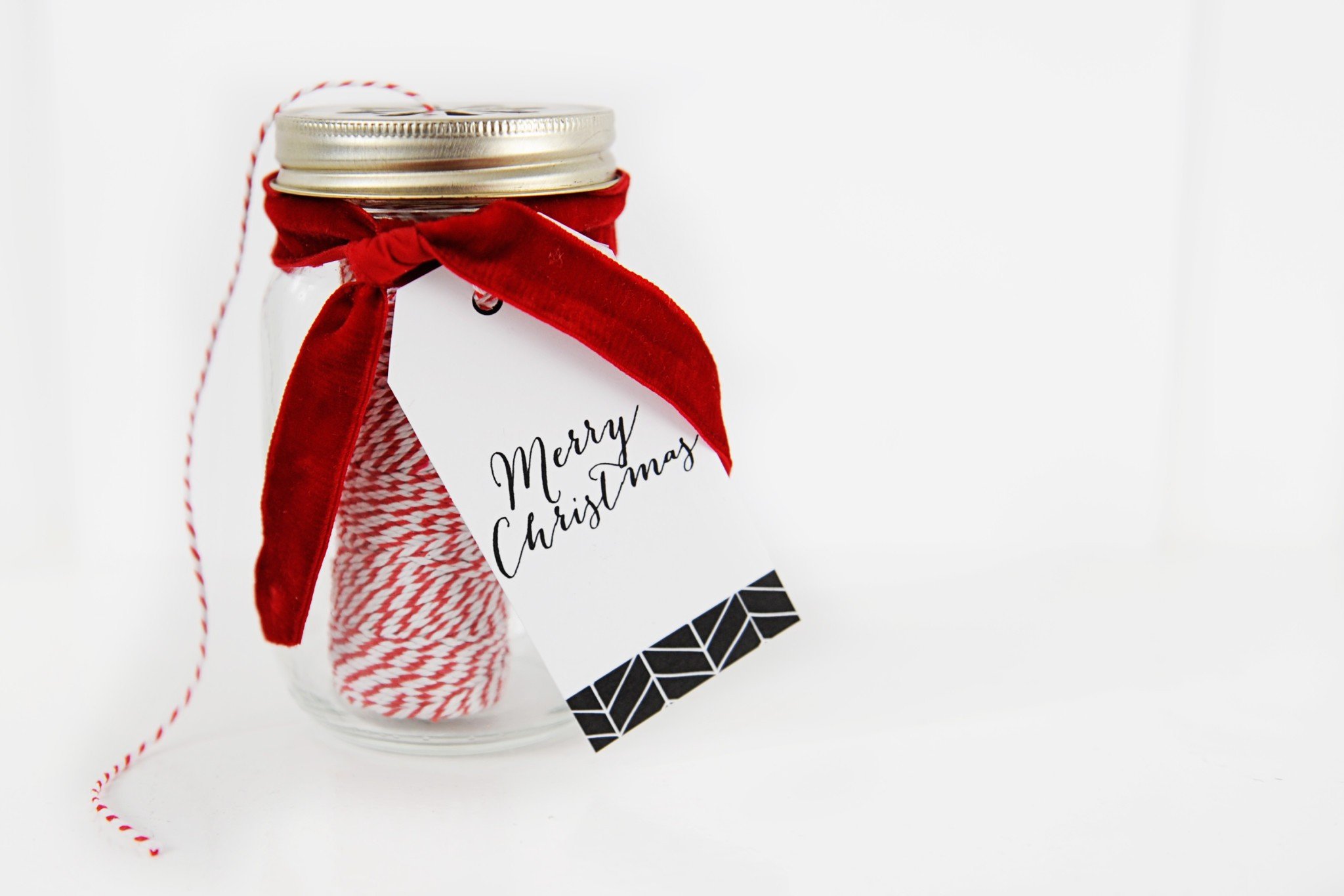 Stylish Christmas Neighbor Gifts + Free Printable Gift Tags