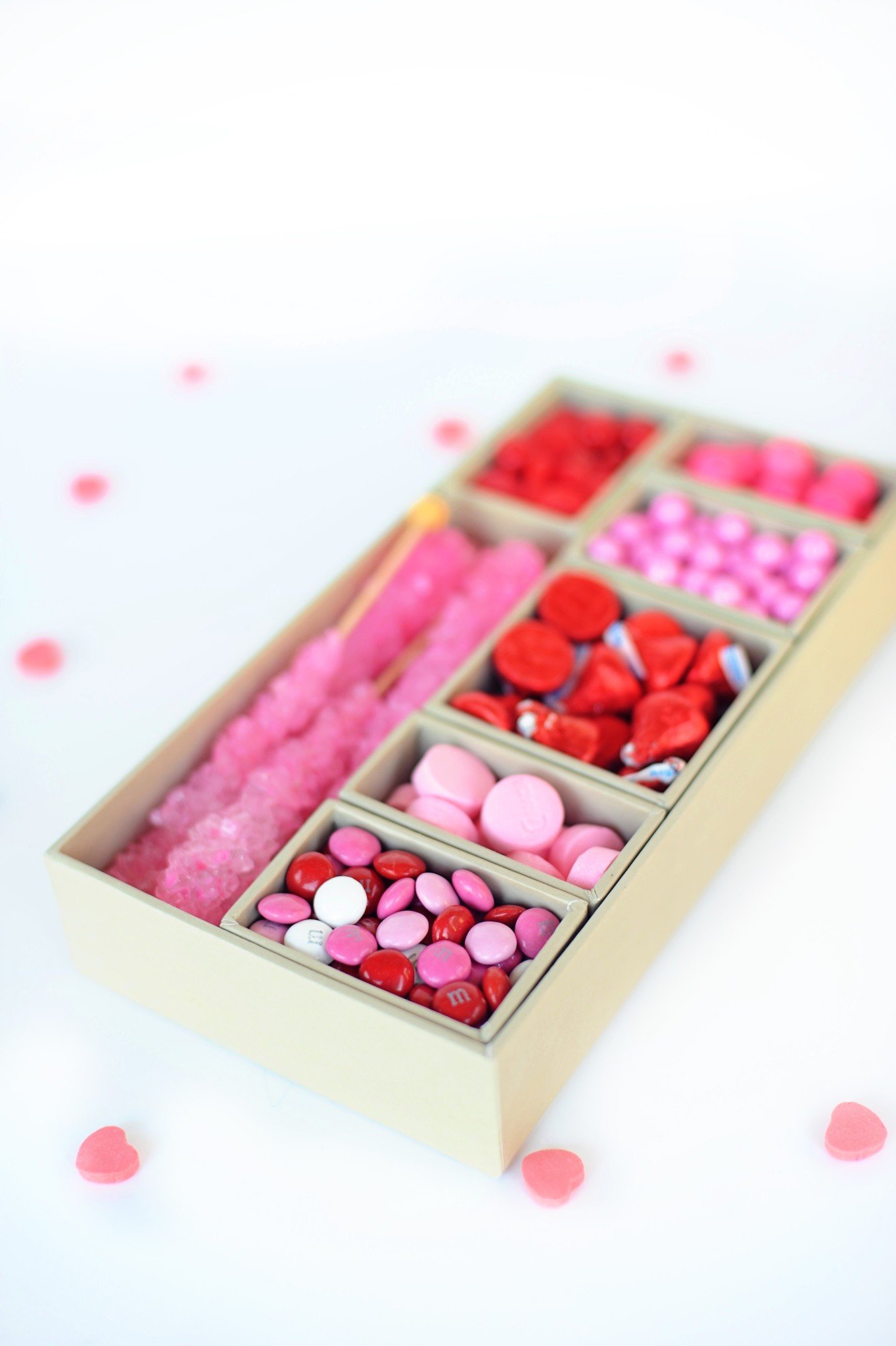 super-cute-diy-valentines-candy-gift-box-craft-red-pink