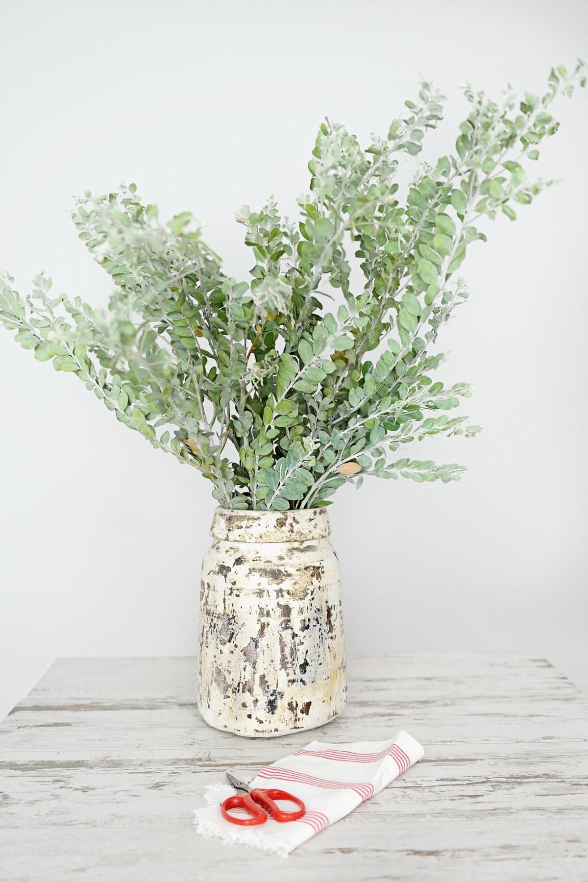 how to turn everyday items into a vase