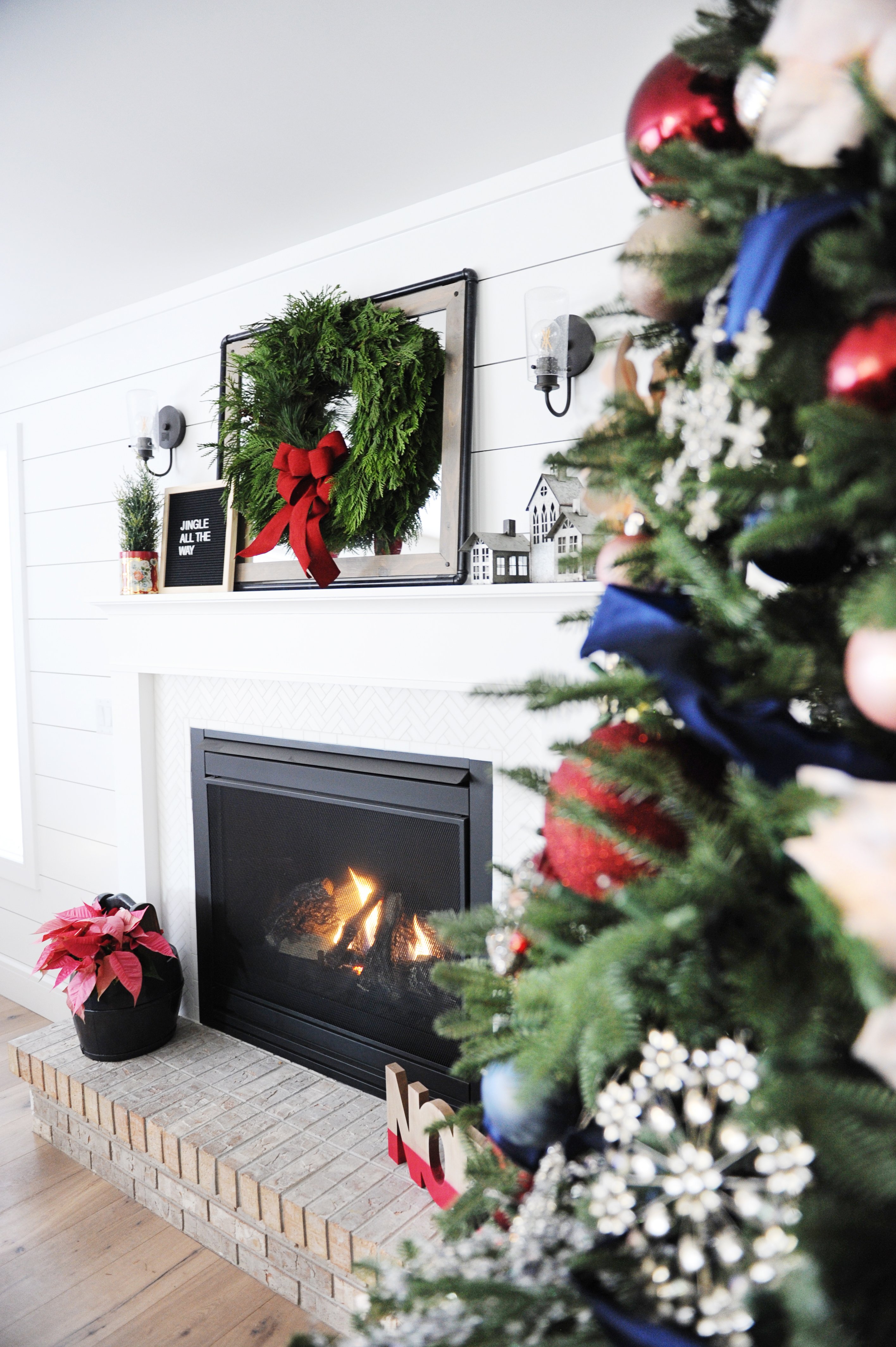 Christmas family room decorating ideas 5