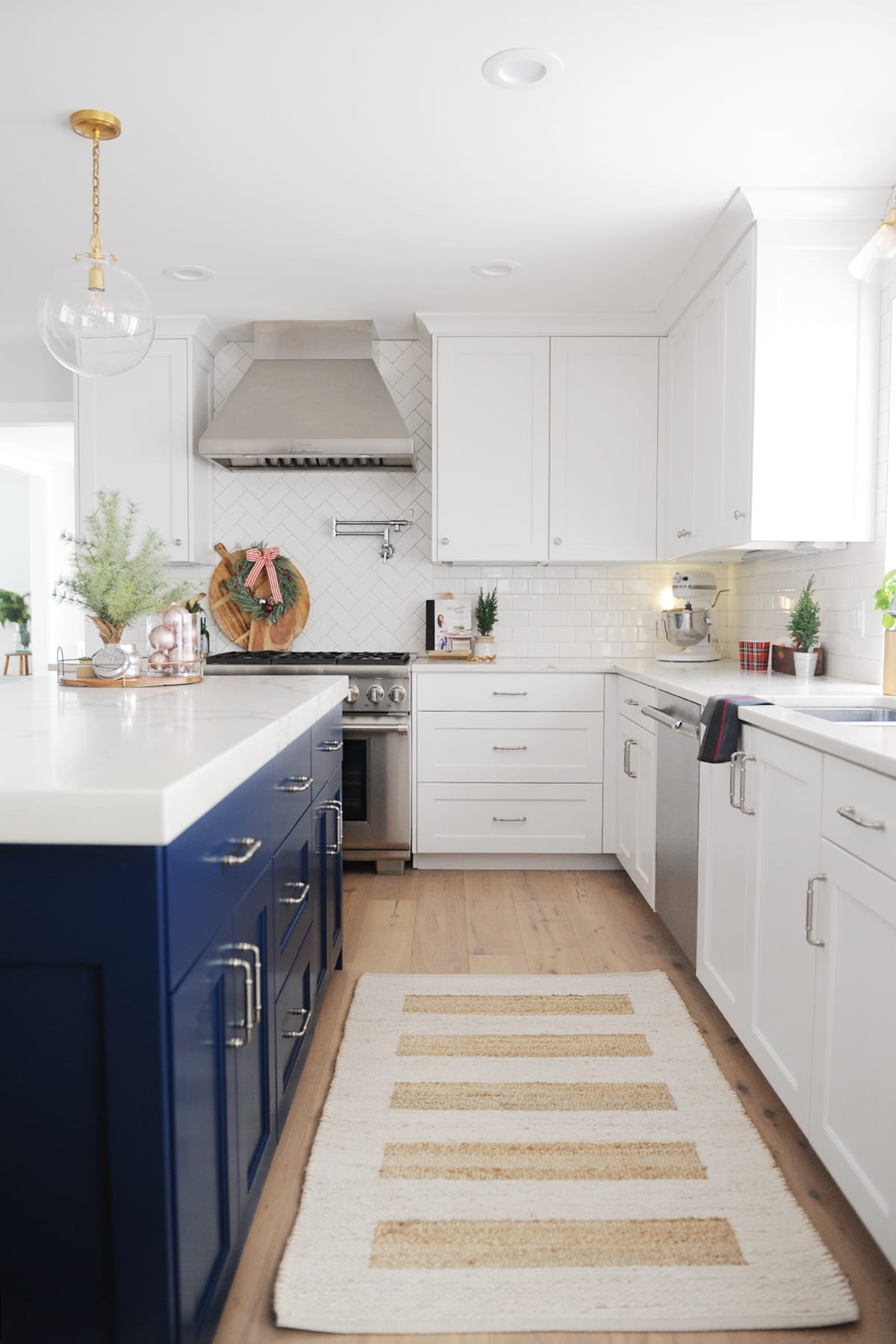 20 Beautiful Christmas Kitchen Decorating Ideas Pink 20 Beautiful Christmas Kitchen Decorating Ideas Pink