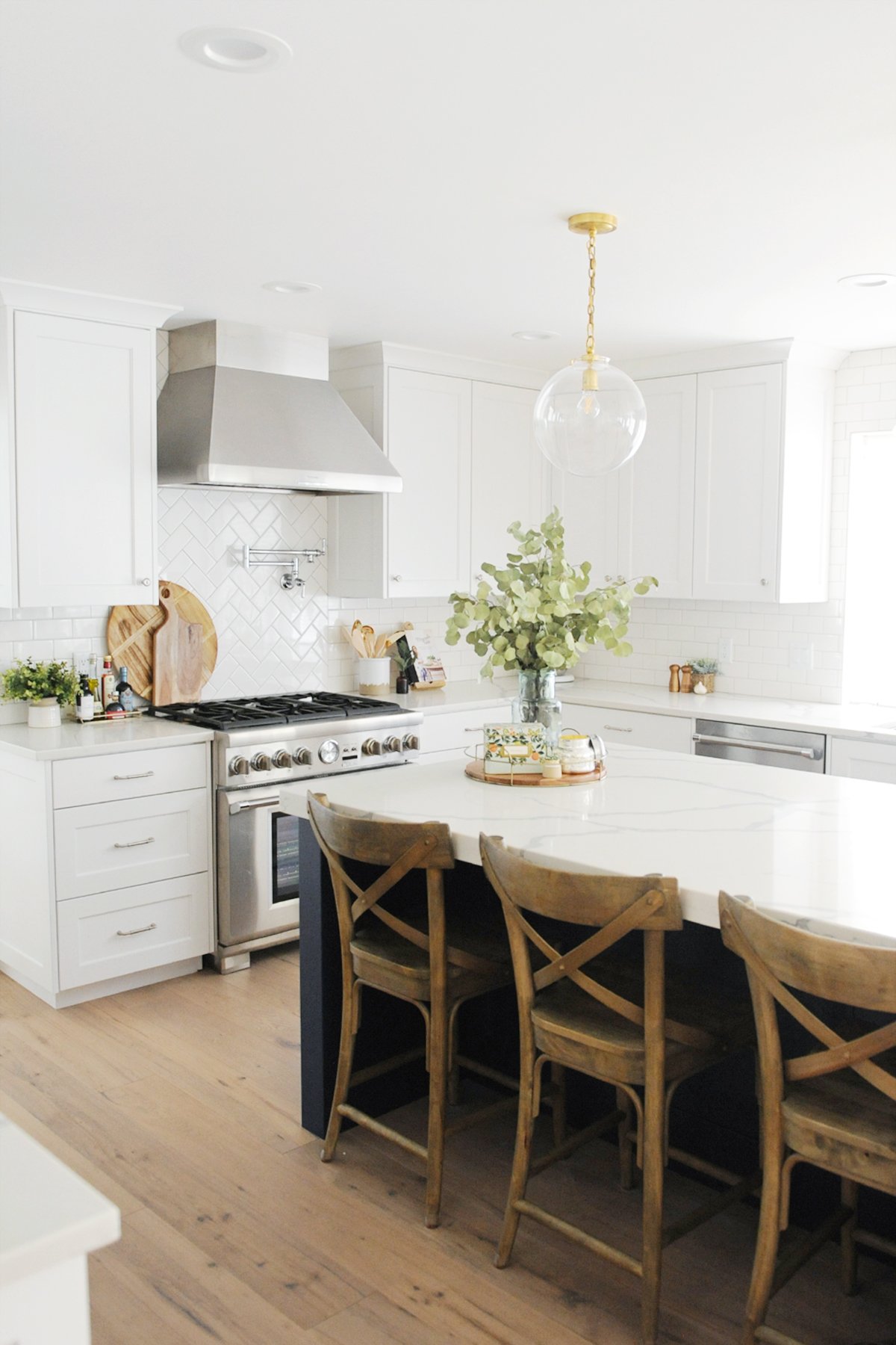 How to Accessorize a Kitchen Counter