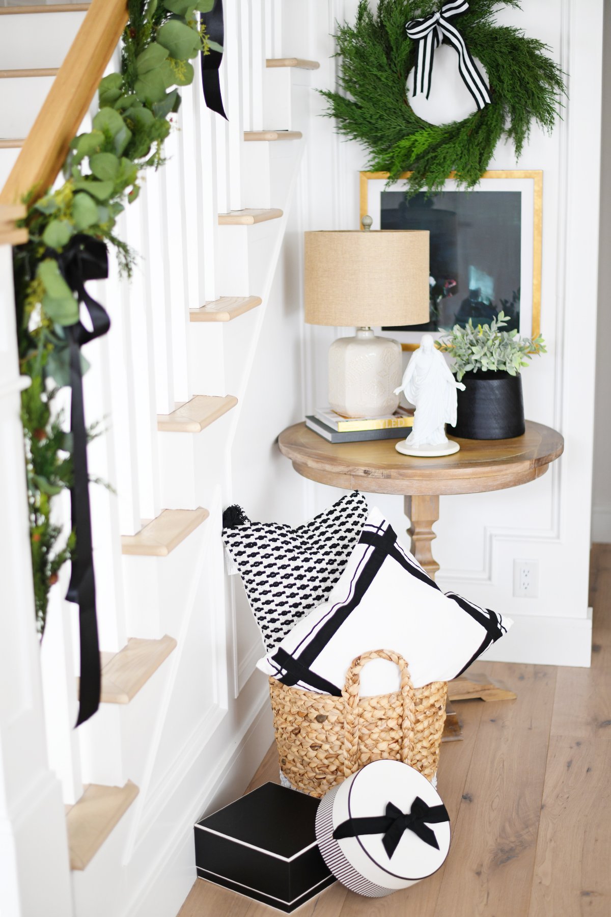 Christmas entry way decorating ideas 4