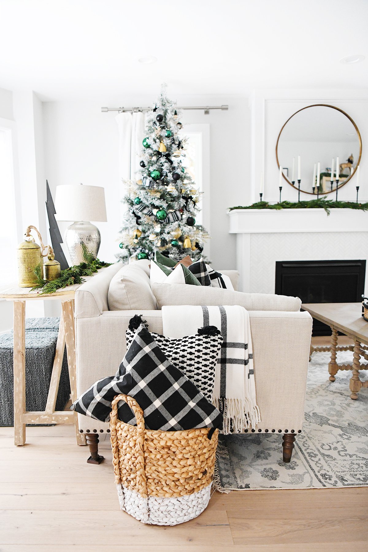 black and white christmas decorating ideas