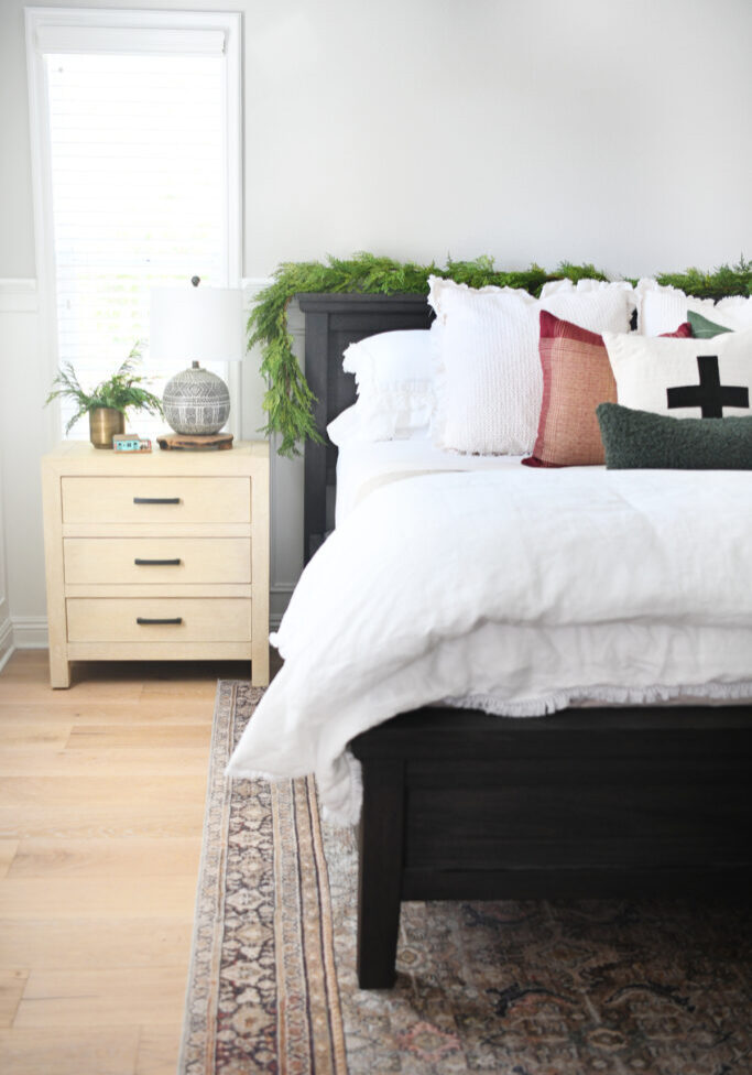 master bedroom christmas decor ideas 5