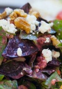 Mixed greens with pears and gorgonzola