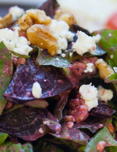 Mixed greens with pears and gorgonzola