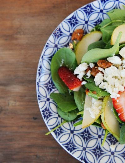 Spinach and strawberry featured
