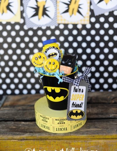 Web 154 batman kids party ideas batman party cupcakes batman superhero kids party diy pictures and ideas 681x1024